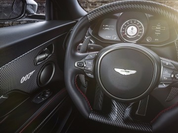 Aston Martin Vantage i DBS Superleggera 007